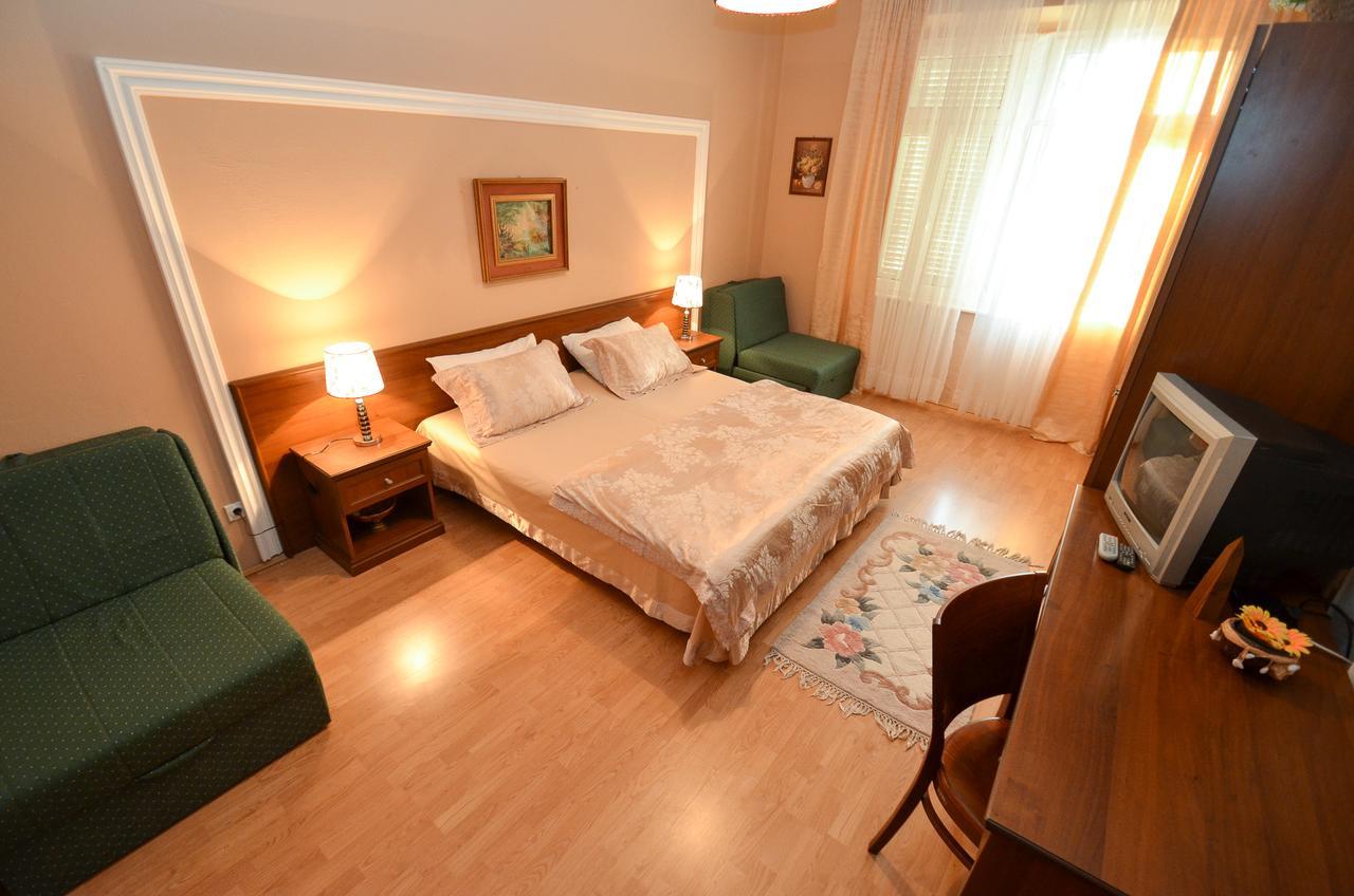 Apartments Vojin Risan Esterno foto